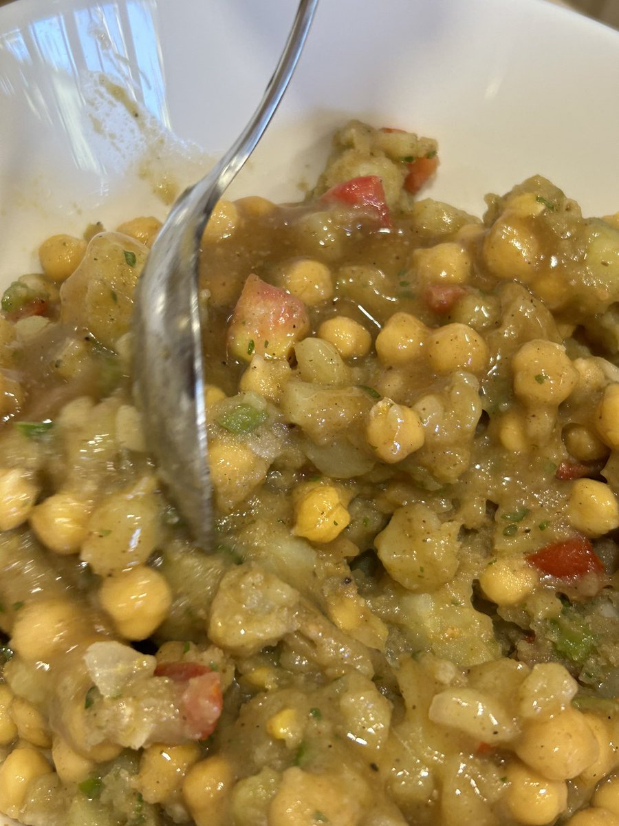 tariqbadalona's tweet photo. Fent proves
Aloo Chana Chaat …
Espectacular #amanida amb Cigró, parata, espècies , salsa de mango , pebrot , tomàquet ….
#badalona #tariq https://t.co/7O1VktBdj9