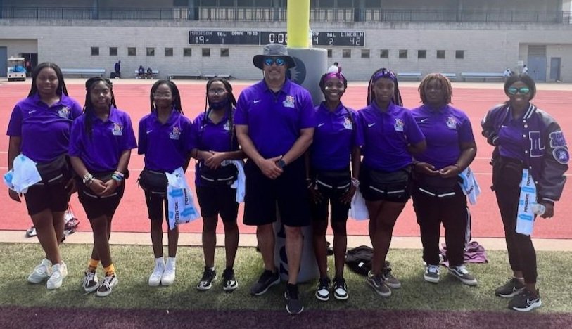 This Crew battled the heat today and did an AWESOME job! Couldn't do it without them!  #TheLegendaryLincolnTigers <a href="/dallassportsmed/">Dallas ISD Sports Medicine</a> <a href="/LHS5PS/">Lincoln Athletics</a>