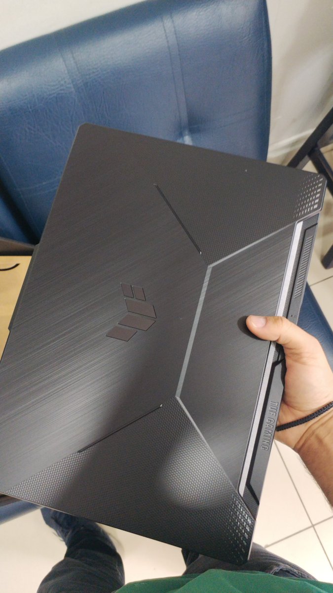 gabo459's tweet photo. Feliz con #ASUS por mi nueva laptops qué compre @ASUS_ROG https://t.co/qNnJnNnrMU