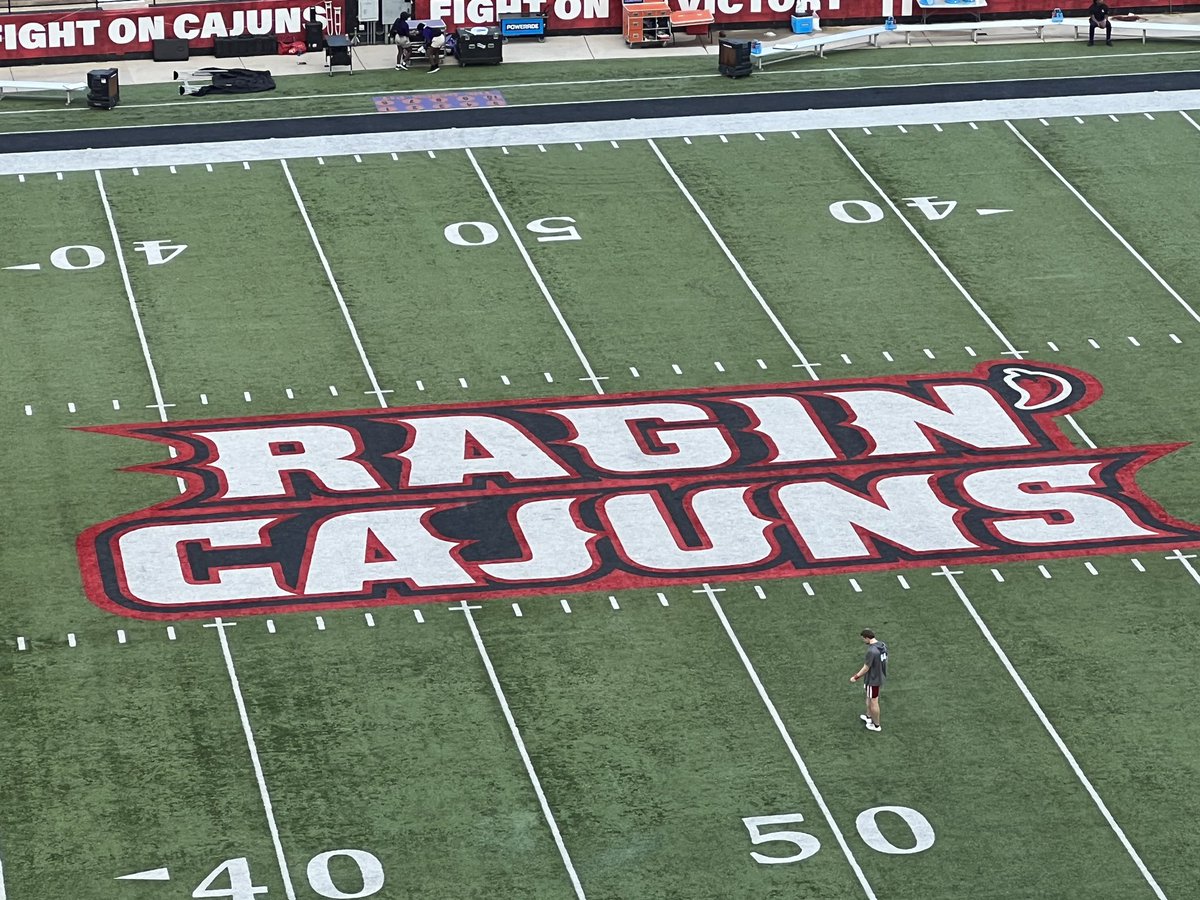 Schultzycast's tweet image. There are rumors of a college football game here today.  Let me check my sources.