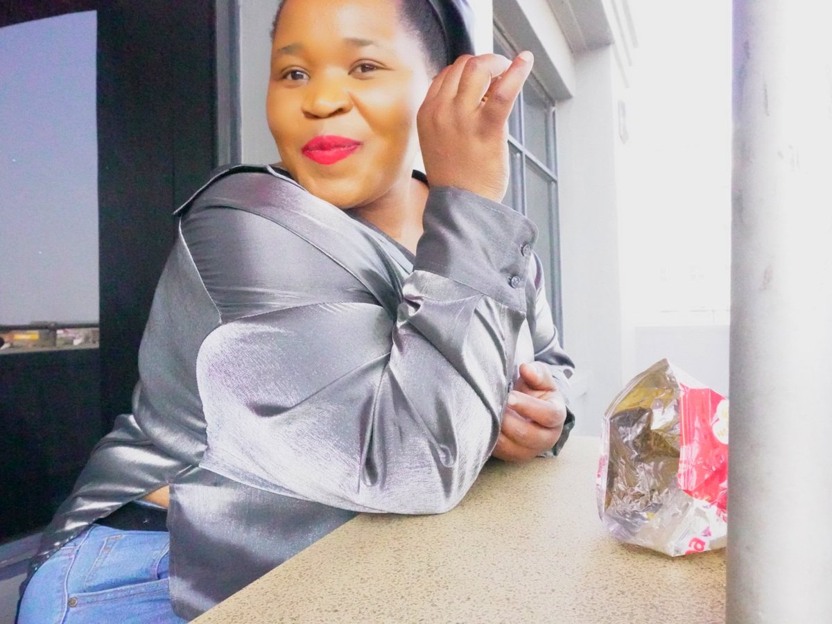 ThabieNgethe's tweet photo. ##Locc ocula le Ngoma ethi #ungayithivu DJ Stax ft Thabie Ngethe
Happiness looks good on me y'all🥰
🤟🏾 Ungayithi Vu
https://t.co/jQWUpK0xlx https://t.co/pngiHtkDnw