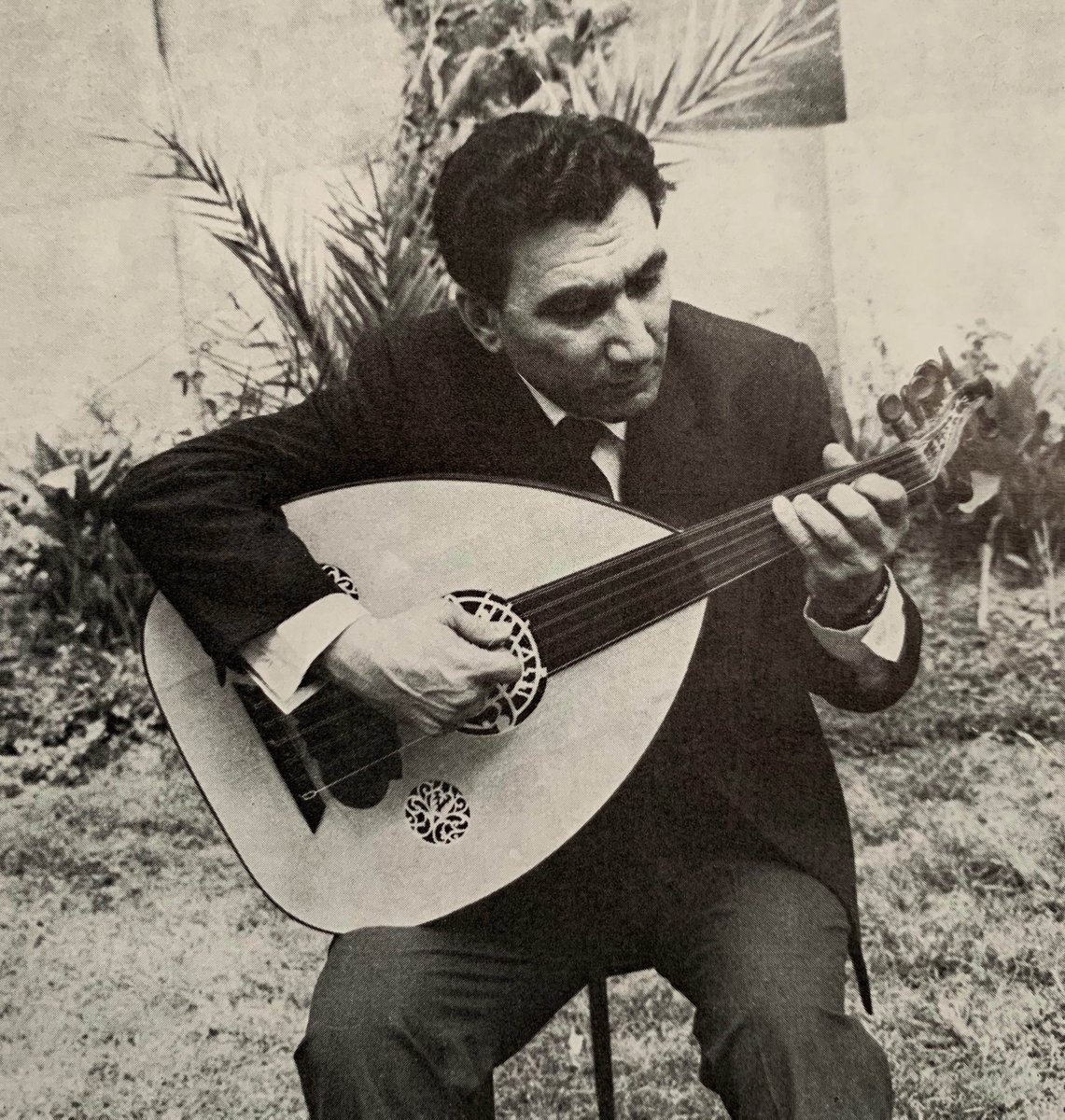Music__Republic's tweet photo. Four track by the incomparable Iraqi ud lute player Jamil Bachir (1921-1977)
https://t.co/uXvPiyNsGw
#Iraq #ud lute #Arab music #Taqsim https://t.co/vtzktb96of