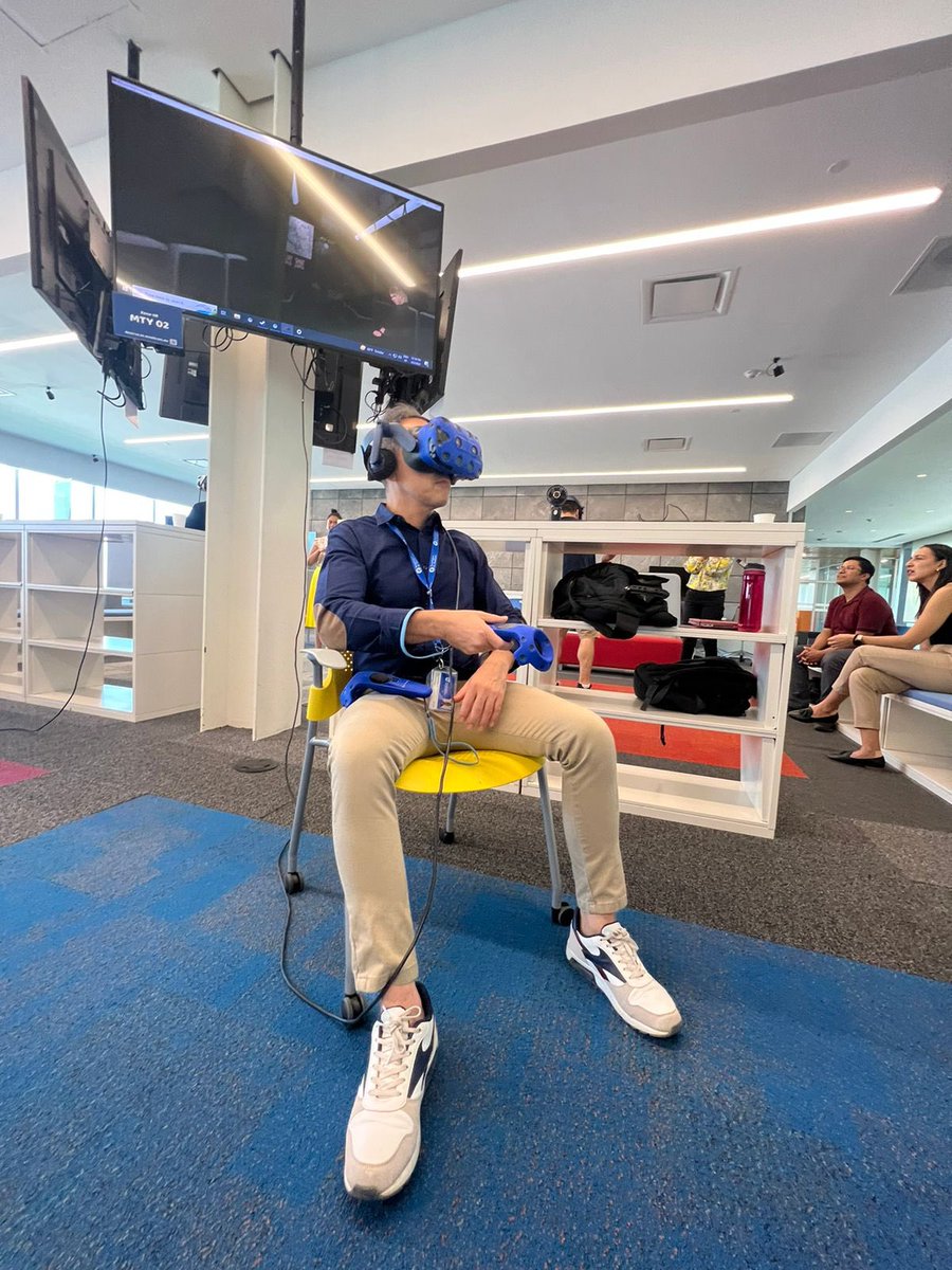 JessArturo57777's tweet photo. Exploring some #VirtualReality apps in @TecdeMonterrey with the help of @mostlatec #edutech #VR #educationinnovation #VirtualRealityLearning https://t.co/o15J1CpIYF