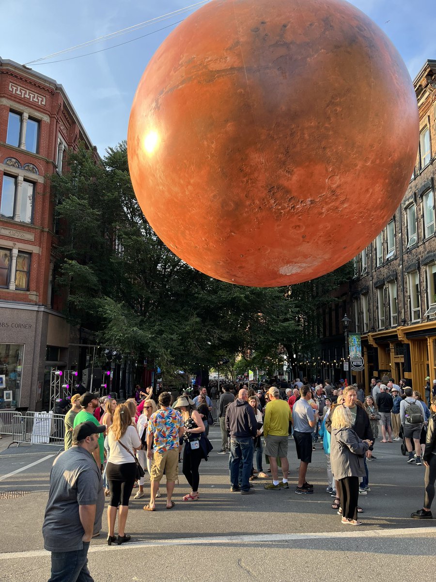 iLivWear's tweet photo. Uptown Saint John, NB vibing to Moonlight Bazarre with the addition of Mars this year. Speaking of Uptown…shop https://t.co/x21EGJqSTd for Uptowner clothing and check out our 22 collections. #Uptown #iLivWear https://t.co/MHGgmuNHNL