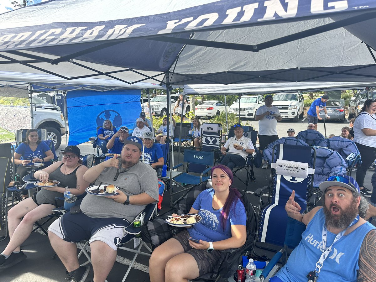 gooberguz's tweet photo. Well it’s damn good @FEASTboxGrill  !! Use code tailgatefeast for 10% off your box https://t.co/9DSz3edGoF