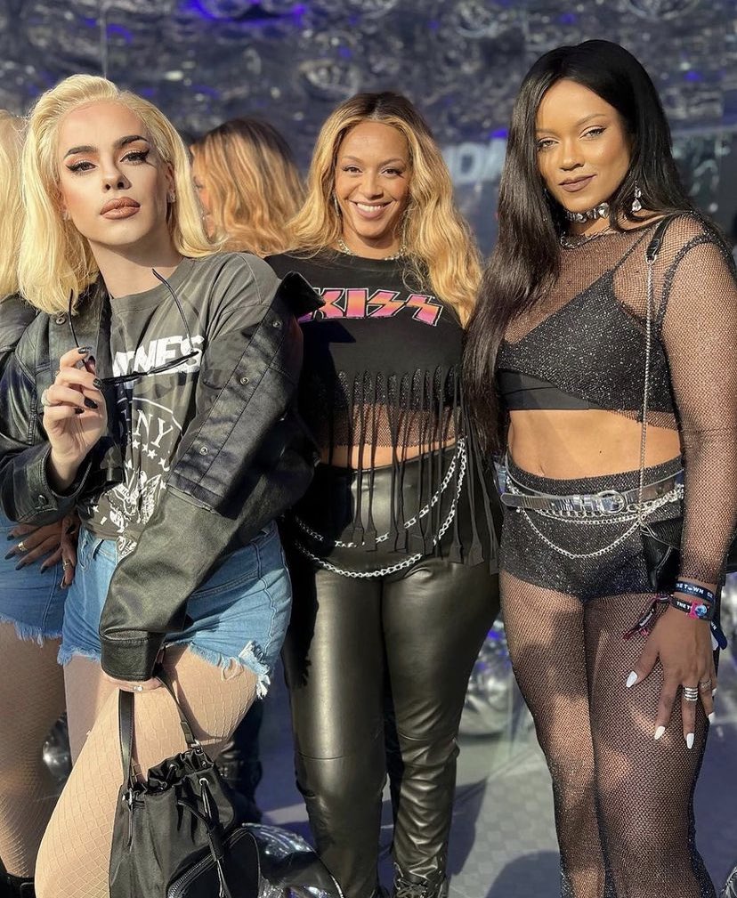 navybih's tweet photo. Lady Gaga , Beyoncé and Rihanna at the #RENAISSANCEWorldTour in LA! https://t.co/j7YnDm6WIF