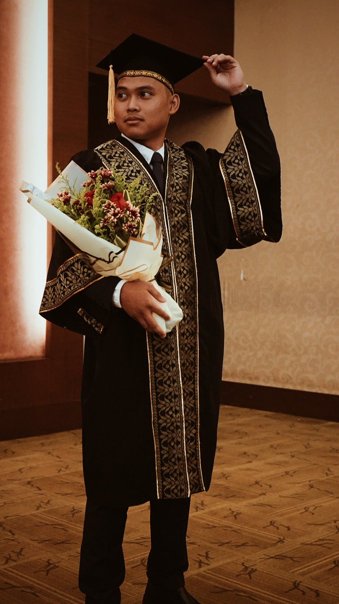 azzeemz's tweet photo. Alhamdulillah. we are blessed by Allah in so many ways. almost 3 years mencuba sesuatu bidang diluar jangkaan. finally, we made it!✨ https://t.co/es5uEPZHeb
