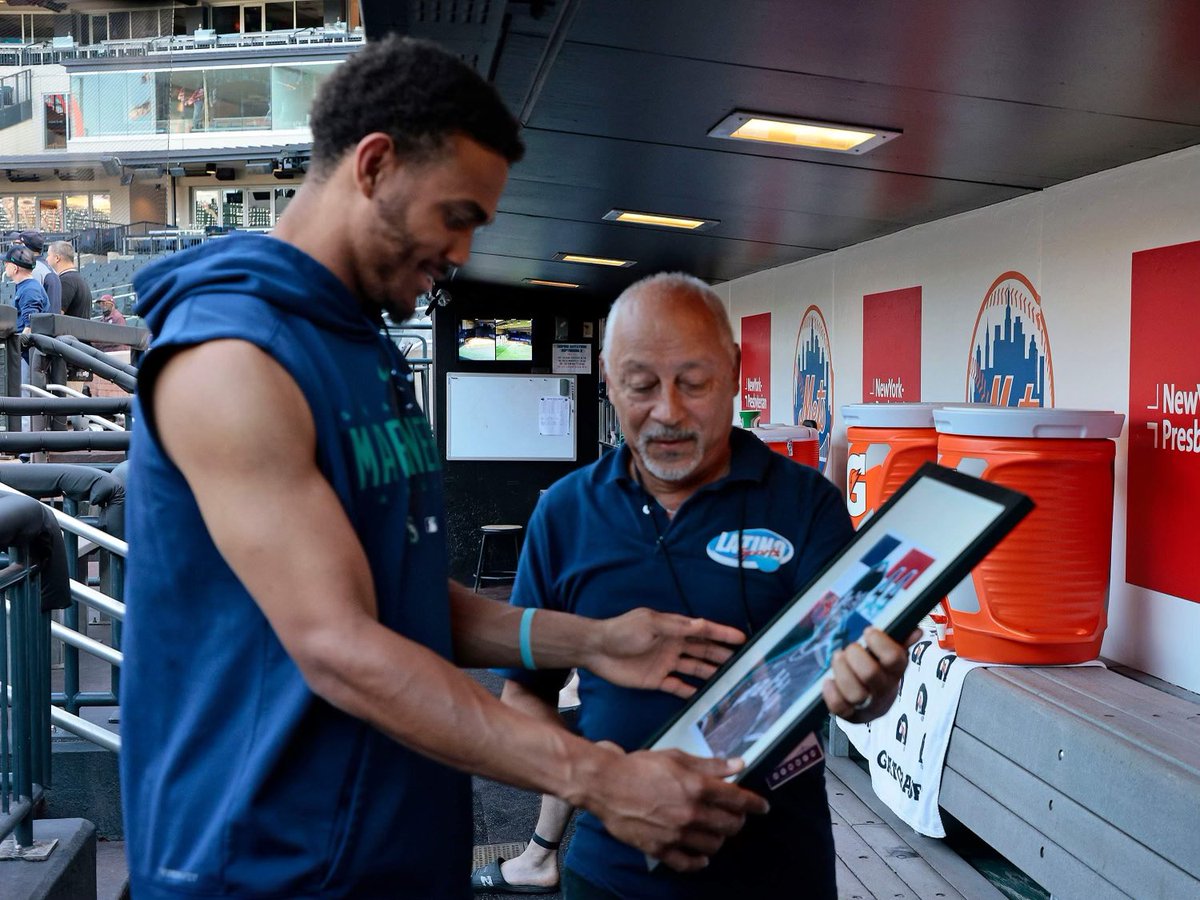 Julio Rodríguez was presented the 2022 American League LatinoMVP Rookie Award today during Mariners-Mets pregame at Citi Field ⚾️🇩🇴

The LatinoMVP award is the oldest and most prestigious award given to Latino Baseball players, dating back to 1990 🏆

#LatinoMVP #SeaUsRise #MLB
