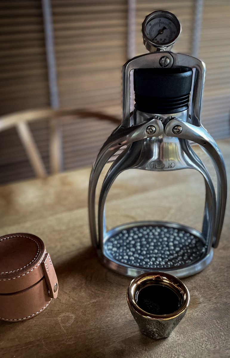 YaatreeCoffee's tweet photo. 本日のROK報告。
深煎りのDecaf TranquilでROK!
気圧上昇中で5気圧を確認。

ROK伝道師からの教えのもと、タンピングの時に2回に分けてタンピングしてみた事も良かったのかも。
#rokcoffee #エスプレッソ #ROK https://t.co/v5ibUBLinC