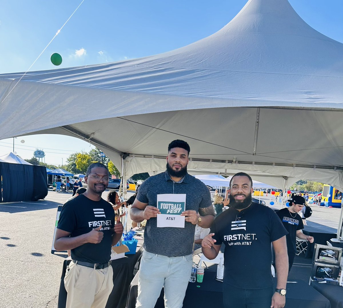 Tom_White30's tweet photo. 🗣️The Deptford &amp; Cumberland Connection!!! Teamed up with @Crown_Jules315 @KaiFirstNet and set up a table to get the word out on the best deals for the latest devices on our unbeatable data plans!!! @AKGaddy @TeamPVEOHPA https://t.co/vAQ7r1qqRY