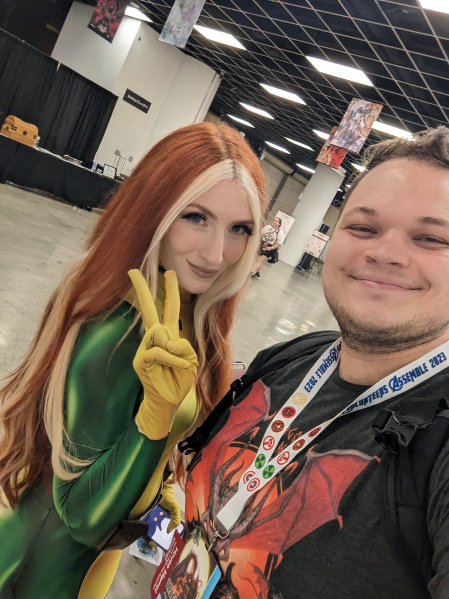 TobleroneTobe's tweet photo. Got to meet @coL_Amazonian and @VoxyTwitch at the @DragonCon WOE prerelease last night! https://t.co/Ac7mhjEVrZ