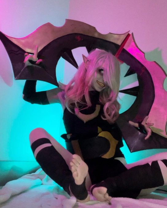 𝒞𝒶𝓉𝓎 ℬ𝓁𝒶𝒸𝓀ℛℴ𝓈ℯ - 3 pic. Briar cosplay #LeagueOfLegends #briarlol https://t.co/DY2N1vlmPH