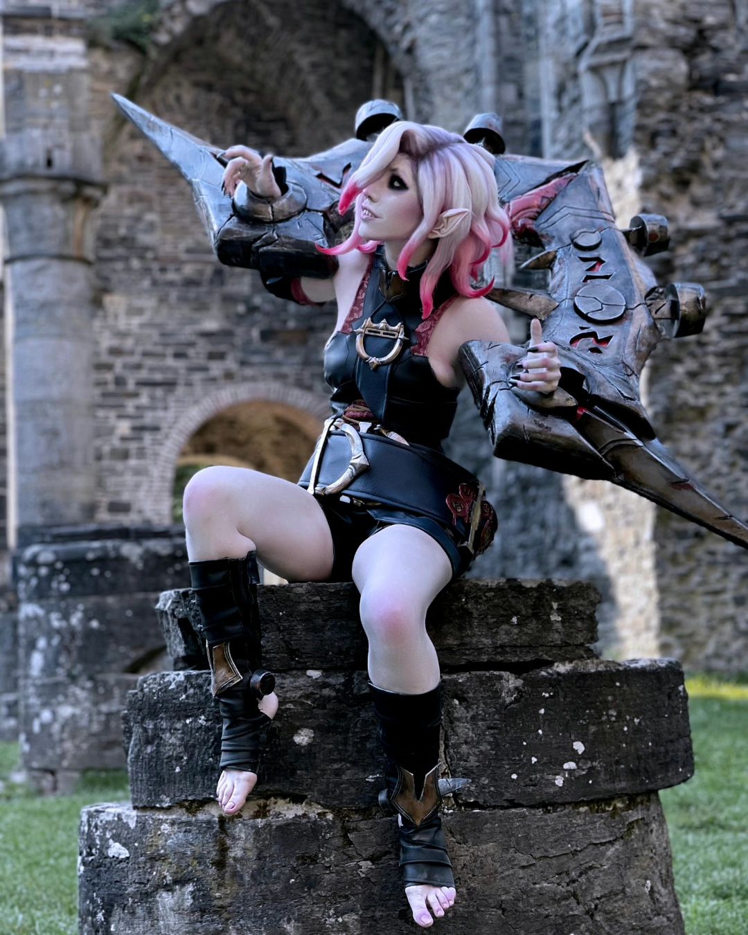 2 pic. Briar cosplay #LeagueOfLegends #briarlol https://t.co/DY2N1vlmPH