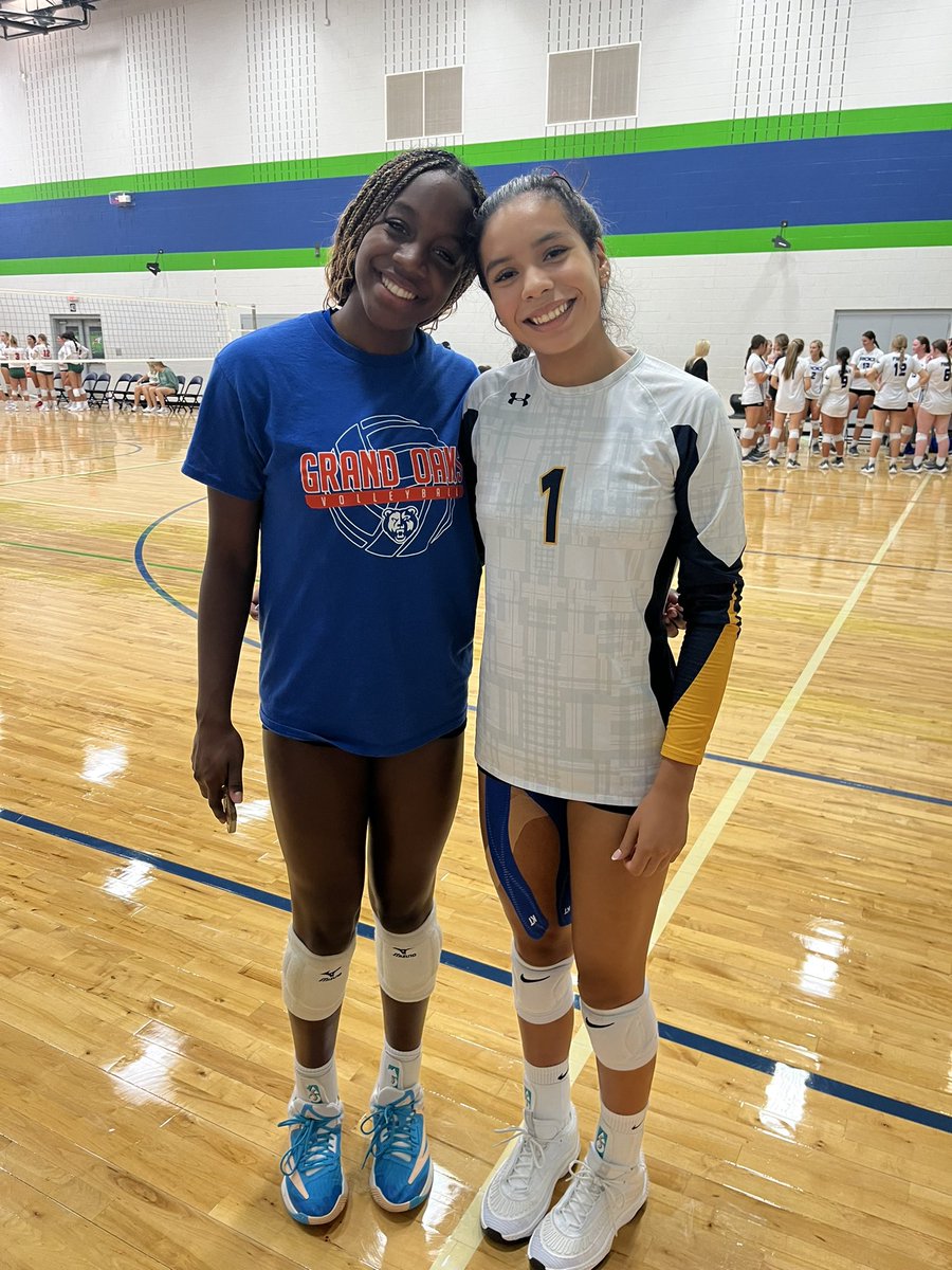 📸 one with champ  @SamaraColeman25 at the NorthWest ISD Volleyball Classic tournament. 🏐😎 #volleyballfriends #outsidehitter #sixrotations #LMU #Pitt