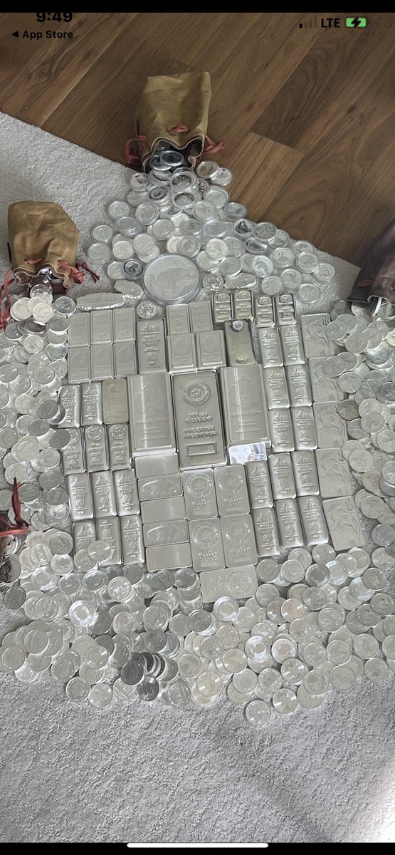 MHarriman55428's tweet image. #Silver #Silverstackers fellow #Patriots we are actively seeking those who share the same interest in #EndTheFed #BankRun #BeYourOwnBank and understand that precious metals destroy the banks. Please share your stack pics. Remain anonymous and DM them to @TheSilverLion1 good guy!