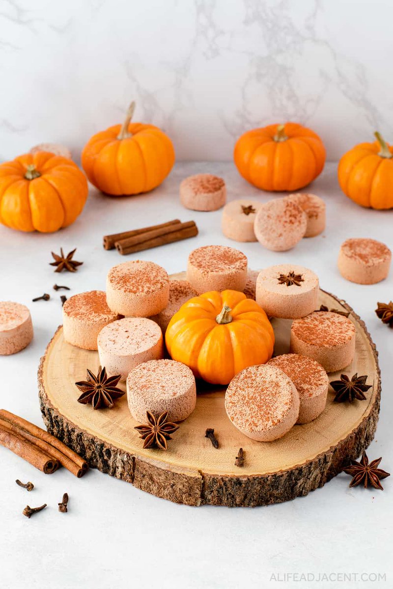 Pumpkin spice shower bombs for energizing fall aromatherapy. These essential oil #showersteamers will fill your bathroom with the cozy, uplifting scent of pumpkin spice or pumpkin spice latte. 🚿
DIY Pumpkin Spice Shower Bombs alifeadjacent.com/pumpkin-spice-… via @alifeadjacent