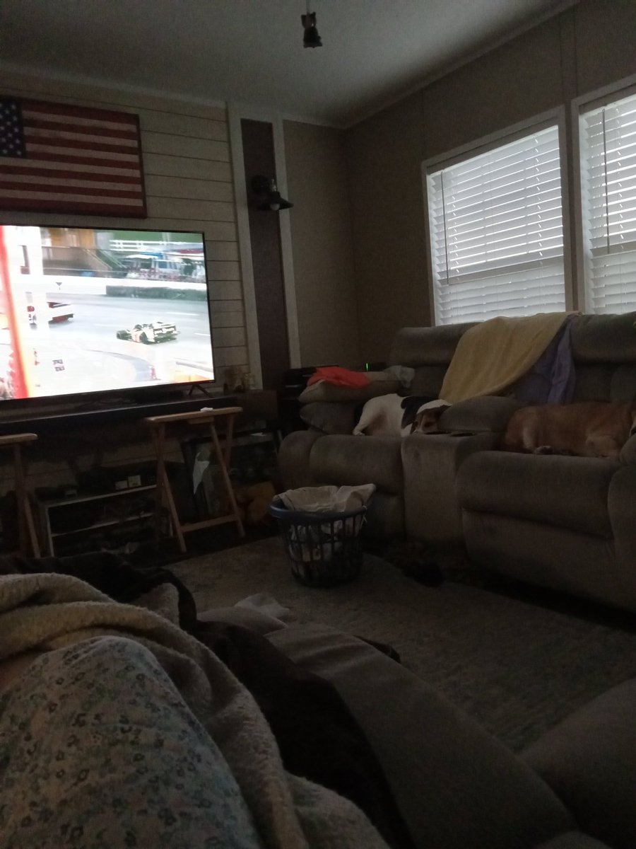 computeramy143's tweet image. @FloRacing #tweetyourseat #smartmods #Racing watching from the living room on Farmville, VA