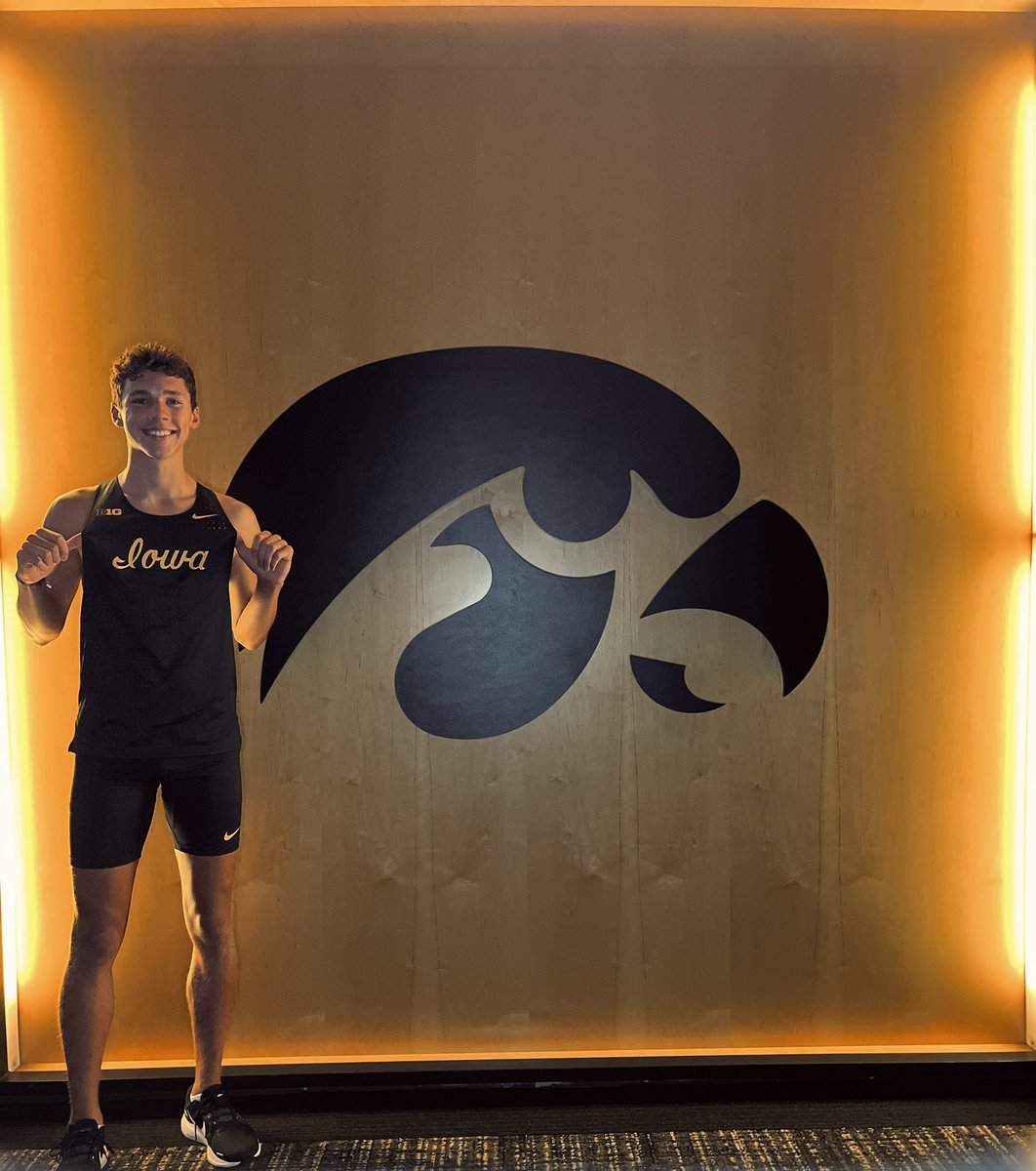Ryce Reynolds (@reynoldsryce) on Twitter photo What a great weekend! Thank you <a href="/JNIGHT400/">Jason Wakenight</a> and <a href="/Woody400h/">Joey Woody</a> for making my first official visit such an awesome experience. Go hawks??🐥 #officialvisit #notcommitted What a great weekend! Thank you <a href="/JNIGHT400/">Jason Wakenight</a> and <a href="/Woody400h/">Joey Woody</a> for making my first official visit such an awesome experience. Go hawks??🐥 #officialvisit #notcommitted