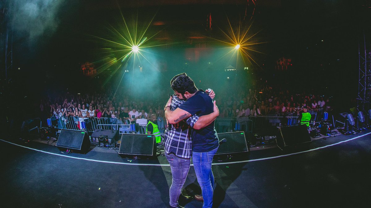 HeJOficial's tweet photo. Porto! Que noite incrível ao lado de vocês! 🎶🙌 Obrigado por nos encherem de amor e energia. Até a próxima! 💙 #HenriqueeJulianoEmPorto https://t.co/joQTF4AwqK