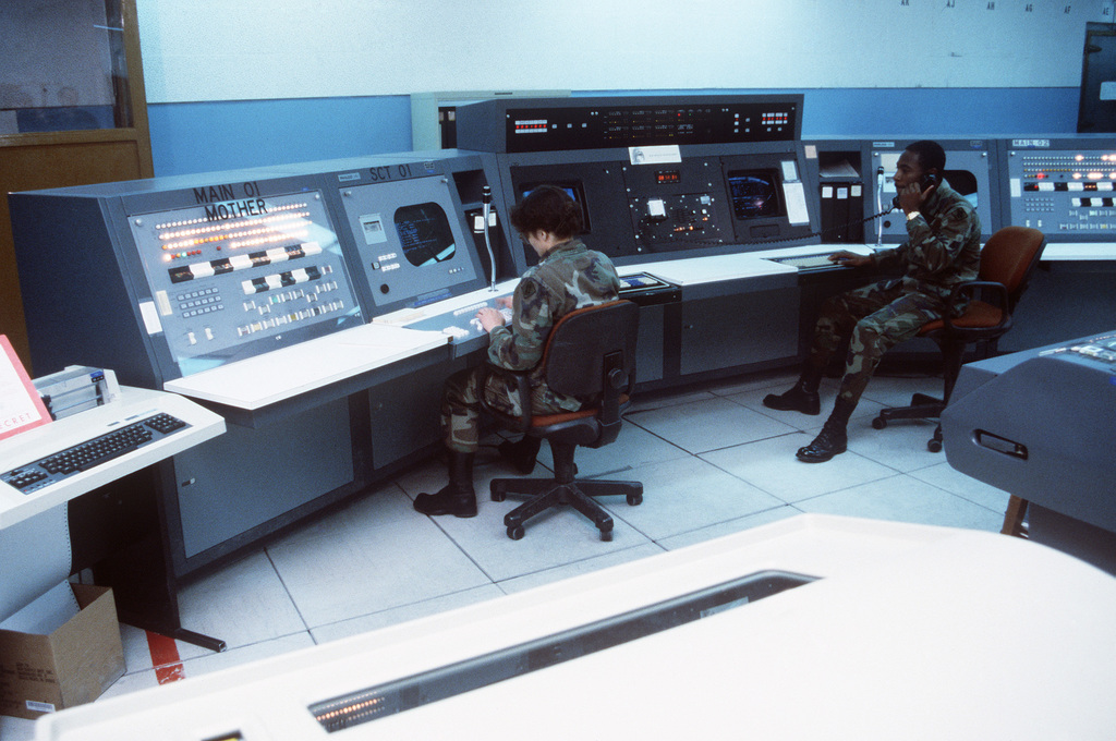 NoumenonSec's tweet photo. Army communications, West Germany, 1986. https://t.co/aPa93Ft42X