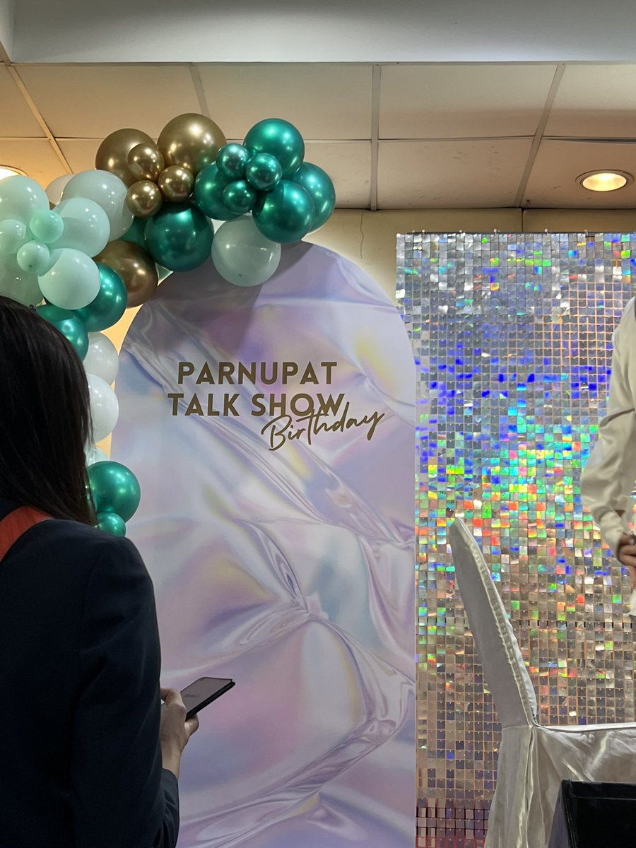 Nicky23241628's tweet photo. The Event start with A seats and the promotion #Slimconcept gift pack and having a close talk and pictures with promo pack. #Parktalk2023 https://t.co/Oe84HlO9r6