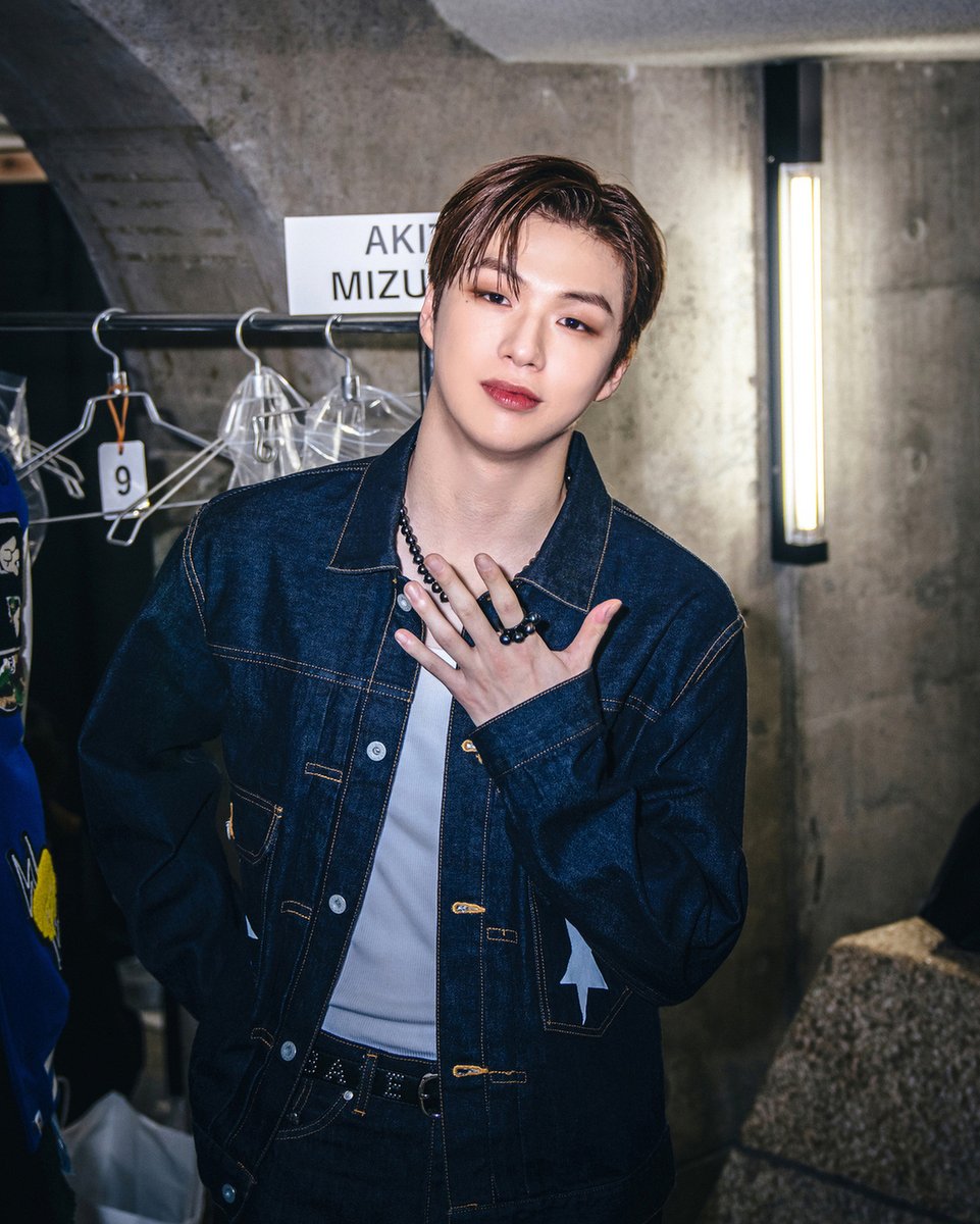 BAPEOFFICIAL's tweet photo. Sneak peak at the backstage of A BATHING APE® SPRING/SUMMER 2024 RUNWAY SHOW by R. 

Photographer: RK @RyosukeKosuge
 
#bape #abathingape #bape30
#RakutenFashion #RakutenbyR #RakutenFWT https://t.co/n7iwKqJbLv