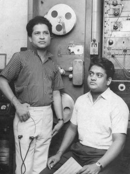 Bollywoodirect's tweet image. Birthday Greetings to Hindi film industry&apos;s living music legend Sri. #Pyarelal Ramprasad Sharma. (03/09). The legendary music director duo of #LaxmikantPyarelal is a synonym to Hindi film music, more so to it’s popular and hit music.   
Born on September 3, 1940, Pyarelal…