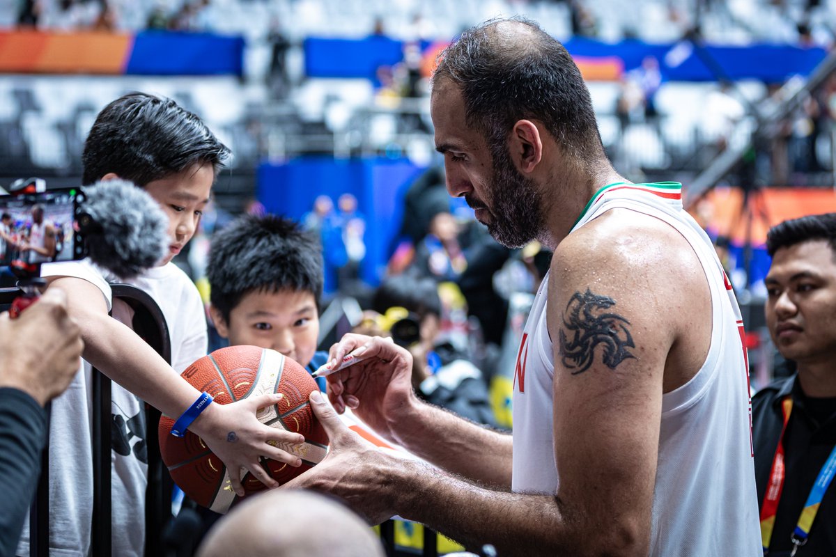 FIBAWC's tweet photo. Thank you, Hamed ❤️
The iconic Iranian Hamed Haddadi has retired from the national team, and was showered with love after the final buzzer yesterday. 🇮🇷
➡️ Read more: https://t.co/8RHidzjiP5
#FIBAWC x #WinForIran https://t.co/teFJbZUBzg
