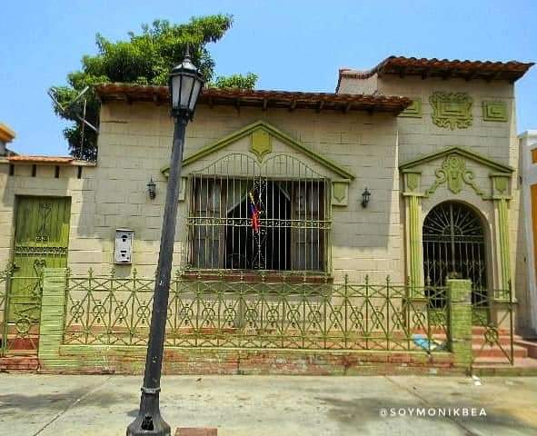 soytuventana's tweet photo. De la Tradición a la Modernidad, Tradicion a Todo Color...
#VentanasATodoColor #Ventanas #Windows #WindowOfTheWorld #WhatsAWindows #CalleCarabobo #CasasDeTradicion #CasasDeMaracaibo #PostalesDeMaracaibo #MaracaiboCity #HornoCity #SoyMonikBea #NoContextDoors #DailyDoor #doors https://t.co/RtnzZhMcPK