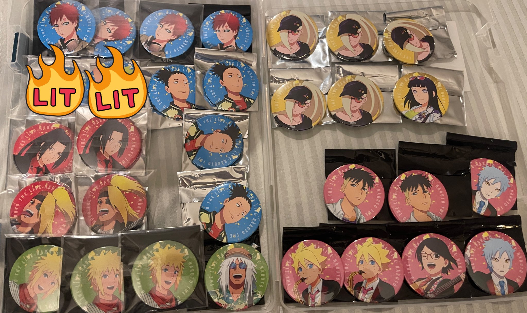 NARUTO カラオケまねきねこサクラ缶バッジアクリルスタンド