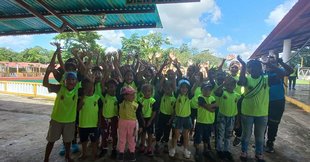 ven911delta's tweet photo. ¡¡Ven a la Psicina!!
Muchachada del Mini Ven 9-1-1 se sambuye en el disfrute del plan Vacacional MINI VEN 2023 desde el Club Campestre Paraiso del Delta, seguimos llevando amor a nuestros niños
#PorlaVidaYLaPaz
#Ven911SomosTodos
@GobLizeta  @oficialven911
@FASMIJ @CeballosIchaso1 https://t.co/oPOdItYWhD