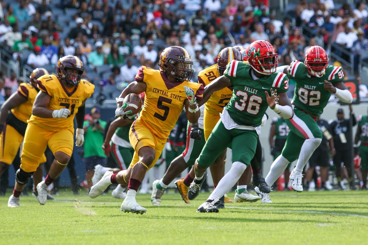 jgrohoske9's tweet image. Here is a tease from @Chiftblclass featuring @CentralState87 @MVSUDevilSports and @ChicagosMayor! #ChicagoFootballClassic #TeamCanon