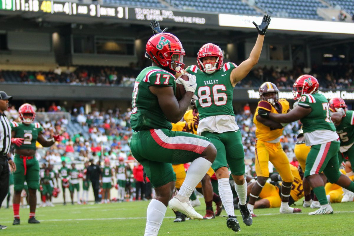 jgrohoske9's tweet image. Here is a tease from @Chiftblclass featuring @CentralState87 @MVSUDevilSports and @ChicagosMayor! #ChicagoFootballClassic #TeamCanon