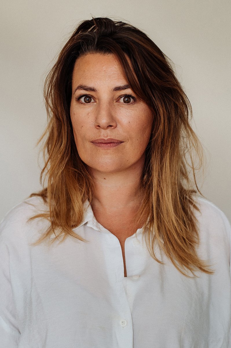 Het twaalfde seizoen van 'Touché' beginnen we met actrice Emilie De Roo. Vanaf vanavond is ze te zien als jurylid in 'De twaalf', de al even nieuwe serie op VRT 1. Luister live van 11 tot 13 uur, of later via VRT MAX, naar #Radio1Touché met <a href="/FriedlLesage/">Friedl' Lesage</a>!