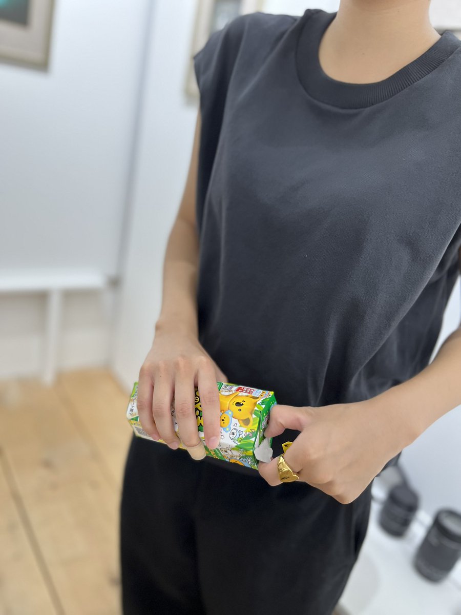 birdie_gallery's tweet photo. ピッピ2人展
「ひとりぼっち　みんなの中で」
展示在廊中🤩
ピッピ、コアラのマーチ食す❗️ https://t.co/MDjQac8Xfx