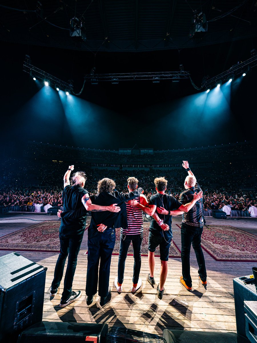 Thank you, Jones Beach. Thank you, Long Island. Thank you, New York. 🙏🤘🙏