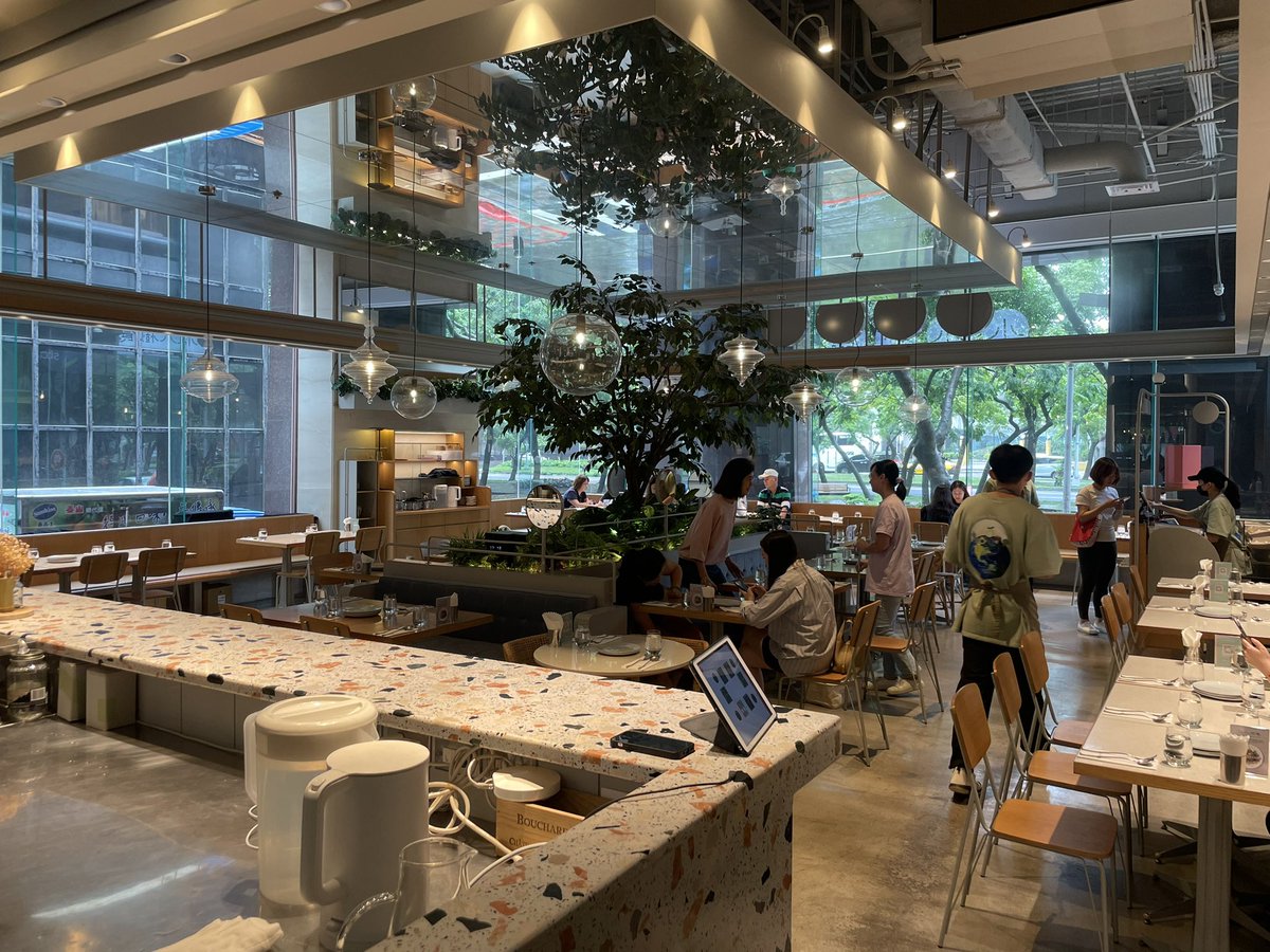 NirvanaEmperorX's tweet image. 出社會之後
第一次自己出錢吃米其林
摘星之路不好走
但CP值我覺得還不錯
#Michelin #vegan #Tantalizing