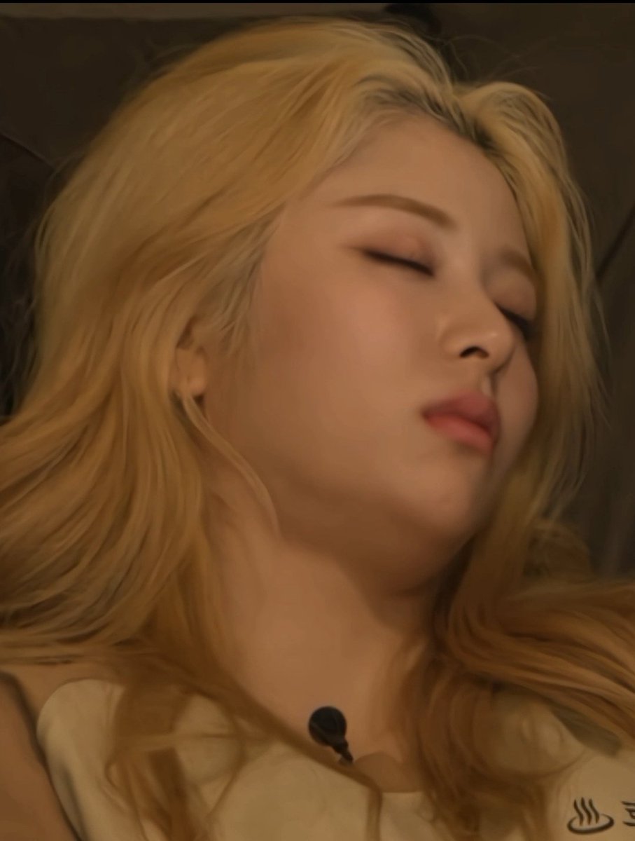 Istriku tidur. 🫢🫢🫢

Lucu banget, wkwk.