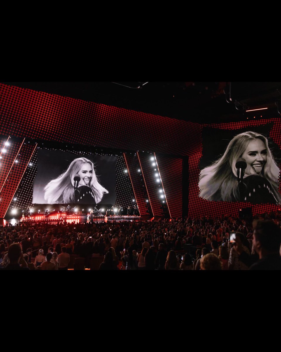 Adele's tweet image. 