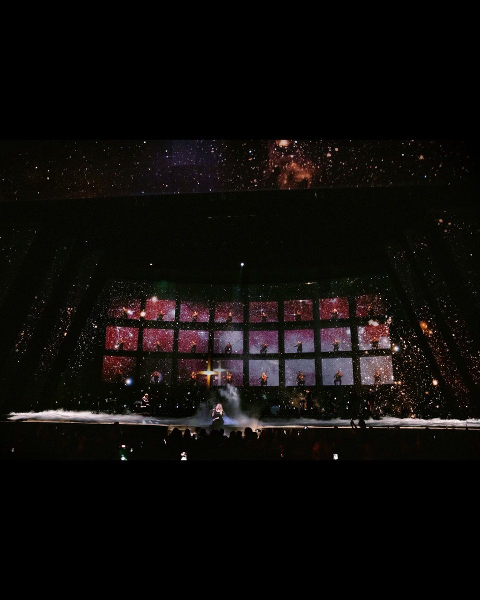 Adele's tweet image. 