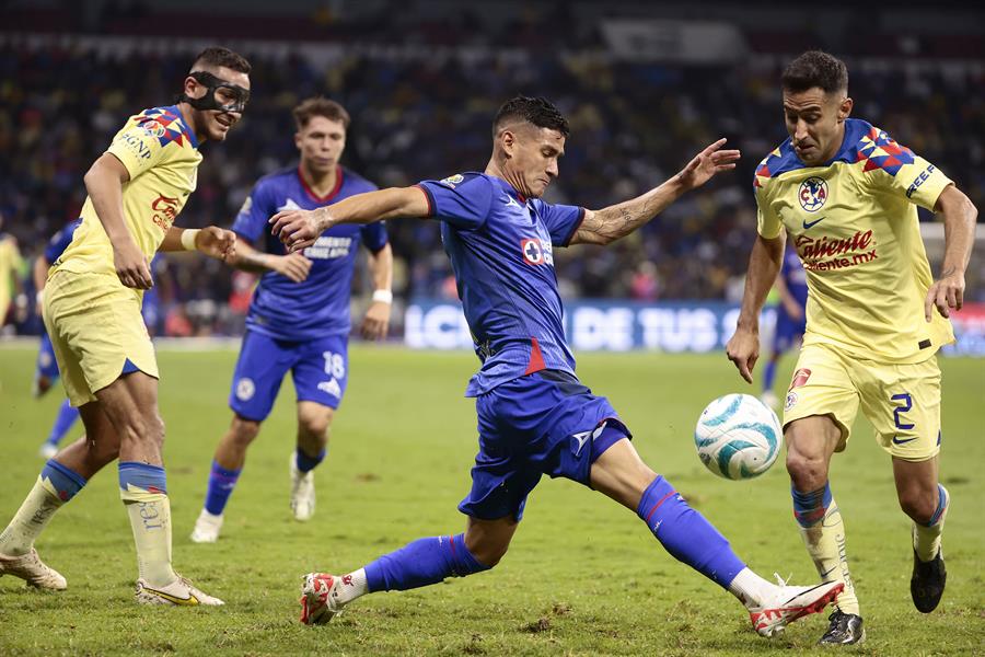 América vence a Cruz Azul en duelo dinámico

pulsoslp.com.mx/meta/america-v…