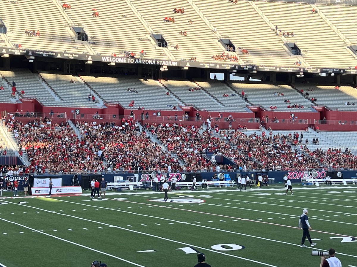 ZonaZoo filling up with an hour until kickoff.