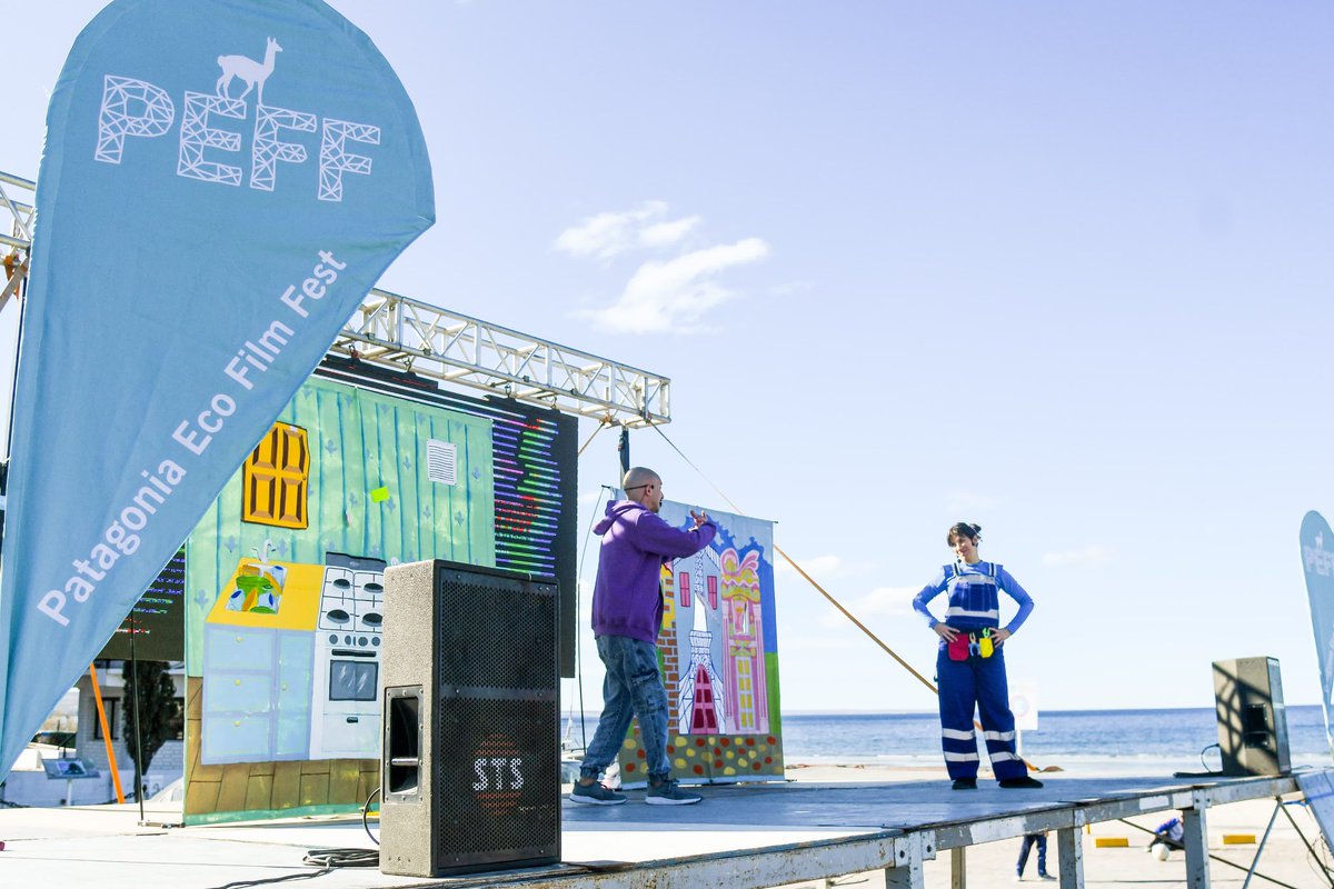 munimadryn's tweet photo. ASÍ SE VIVE EL 8° FESTIVAL INTERNACIONAL DE CINE AMBIENTAL DE LA PATAGONIA EN #MADRYN
Acá les compartimos algunas postales de este sábado en el Playón Recreativo 📸😉.
‼️ Podés disfrutar del evento hasta el 5/9 en #lamáslinda 🐳
➕ INFO del #PEFF en https://t.co/vssdEB069q https://t.co/hlQRso1Bk5