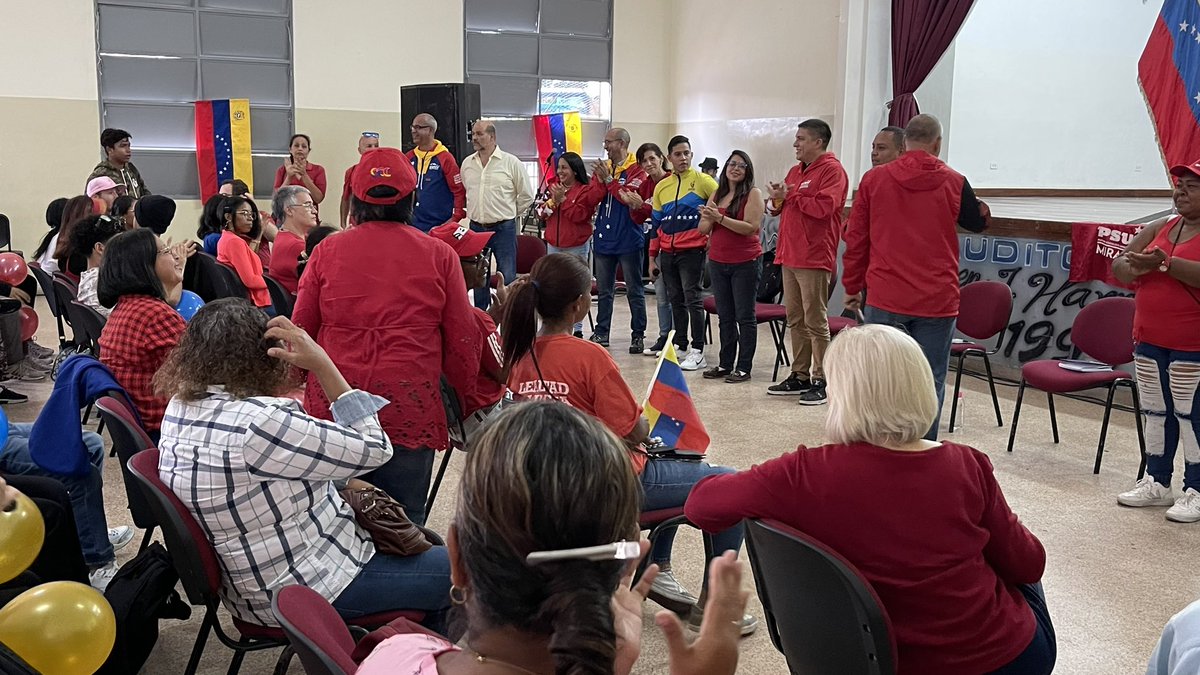 Gran encuentro con nuestros líderes y lideresas de nuestro @partidopsuv del municipio Chacao  junto a las estructuras de base de nuestra organización , unidad y lealtad al Proyecto de Chávez , Vamos junto a @nicolasmaduro a la Victoria! 

#Miranda 
<a href="/dcabellor/">Diosdado Cabello R</a> 
<a href="/HectoRodriguez/">Héctor Rodríguez C.</a>