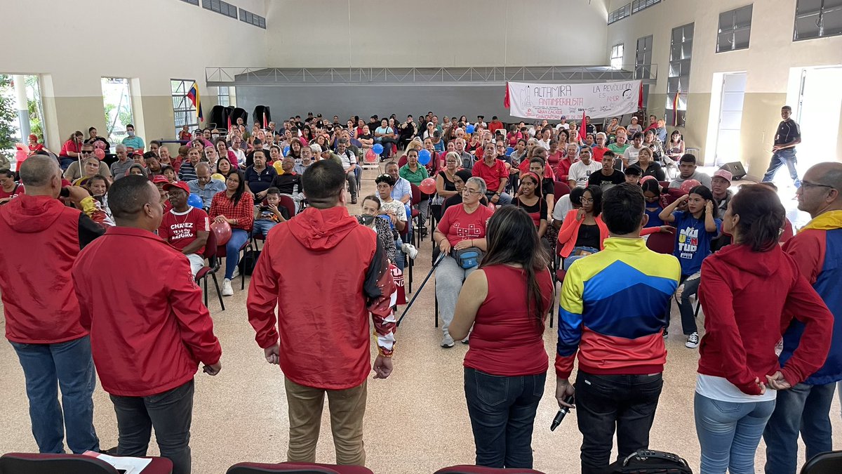 F_Gutierrezg's tweet photo. Gran encuentro con nuestros líderes y lideresas de nuestro @partidopsuv del municipio Chacao  junto a las estructuras de base de nuestra organización , unidad y lealtad al Proyecto de Chávez , Vamos junto a @nicolasmaduro a la Victoria! 

#Miranda 
@dcabellor 
@HectoRodriguez https://t.co/REh4evWlqg