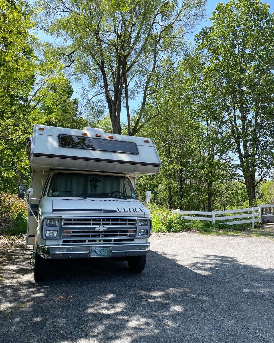 artsymagee's tweet photo. Today marks ✨100 days✨ of living full-time in our RV, Reggie the Rig! 🚐💨

I feel like a complete natural at RV life now, but in case the Universe is listening, an actual home before winter would be lovely! 🤍 https://t.co/1zlm41nOvj