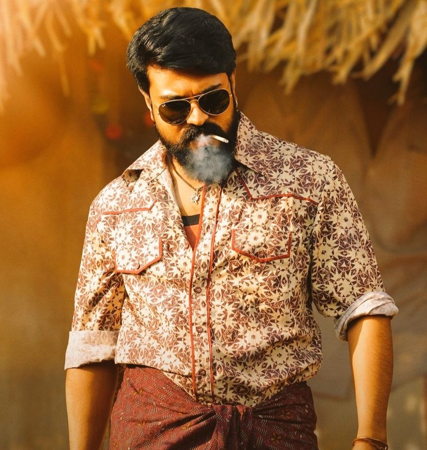 TOlMovies's tweet photo. Who's Looking Mass &amp; Stylish ?

         🔁#DBoss              ❤️#RamCharan https://t.co/U9a4G09ax7