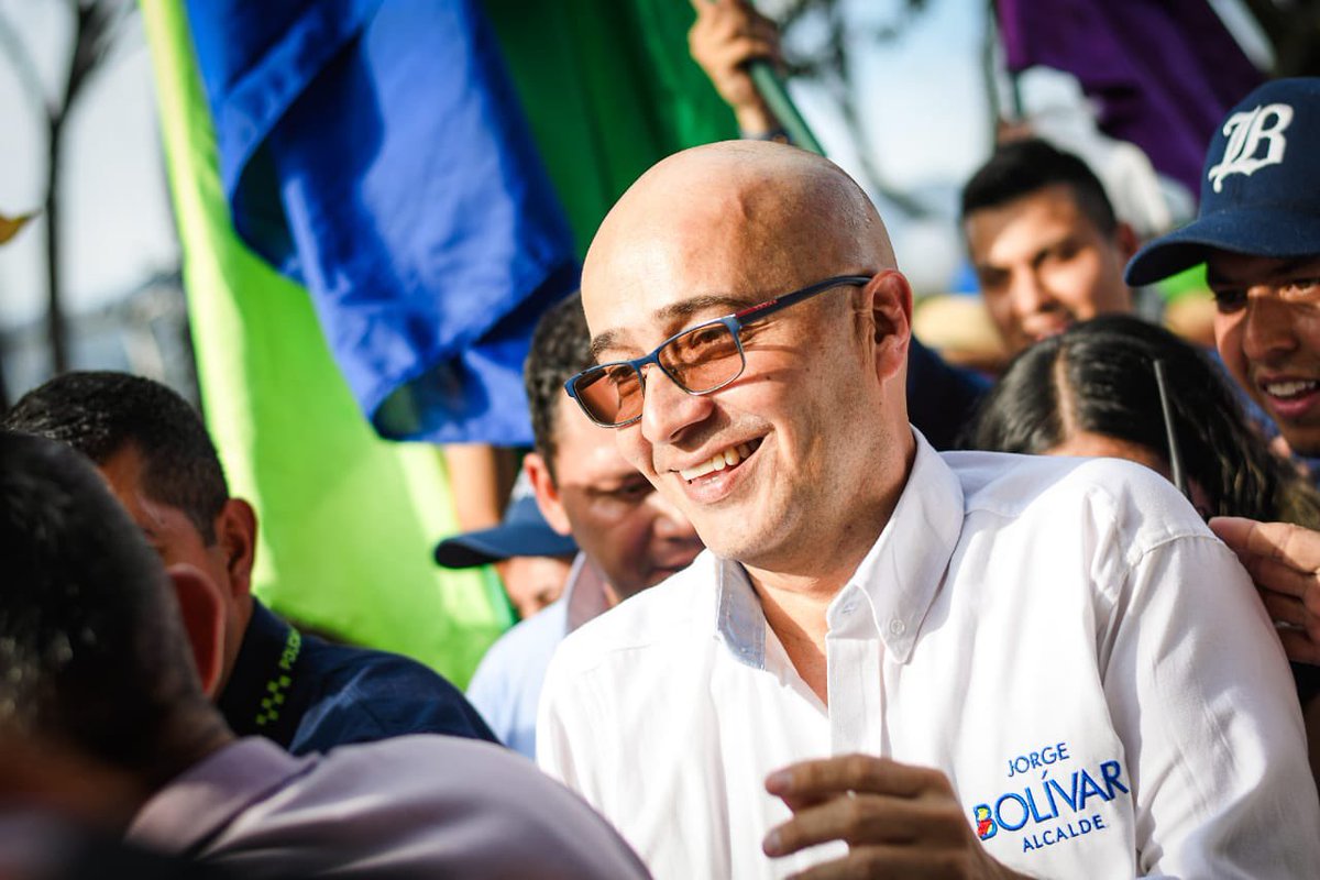 lindaperdomor's tweet photo. Acompañamos a @JORGE_BOLIVAR en un emotivo y gigantesco evento que congregó a más de 13 mil ibaguereños que soñamos con una ciudad mejor para todos.

#IbaguéRenace #IbaguéLinda https://t.co/6vHCNqk77K