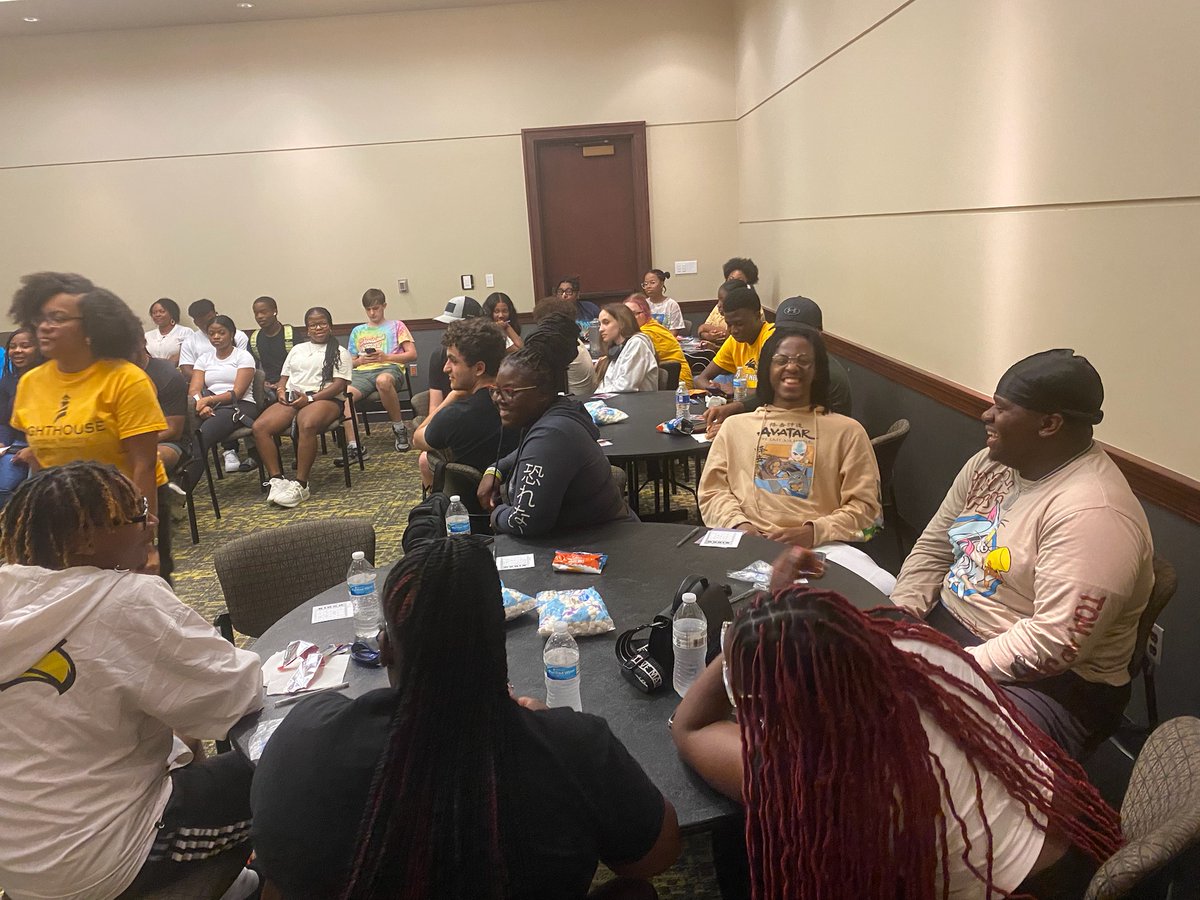 UsmLighthouse's tweet photo. Kicking off the semester with FUN &amp; GAMES! https://t.co/l1NKRuktos