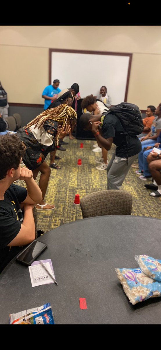 UsmLighthouse's tweet photo. Kicking off the semester with FUN &amp; GAMES! https://t.co/l1NKRuktos